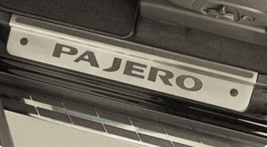 Mitsubishi Pajero prahové lišty třídveř.