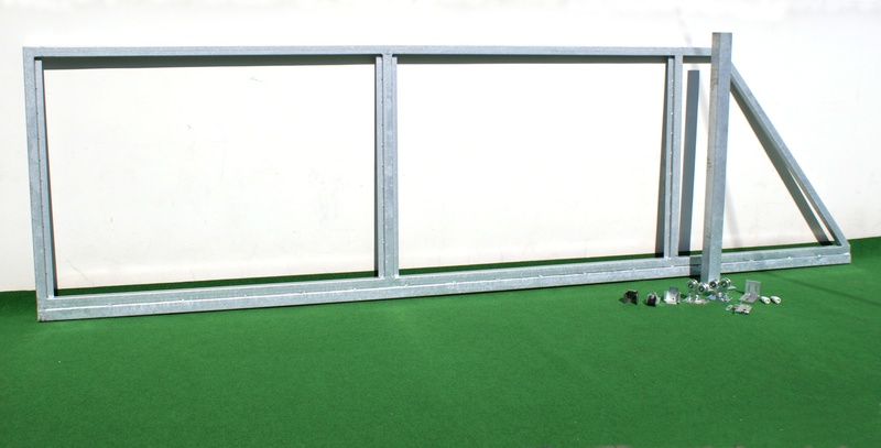 Brána posuvná 4m samonosná bez pohonu a  výplně zinkovaná