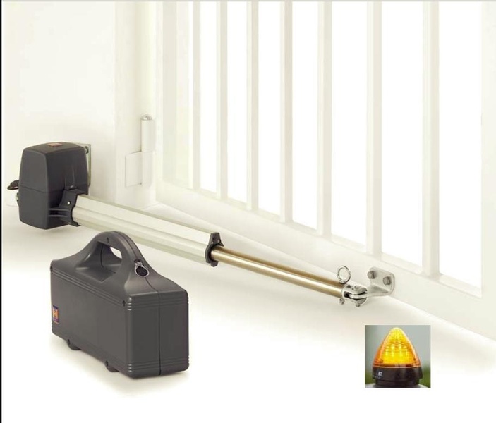 Pohon křídlových bran Hörmann RotaMatic 1 Akku-Solar