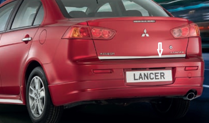 Mitsubishi Lancer sedan doplňky - ozdobná lišta zadních dveří