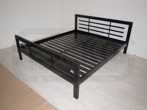 Postel je dodávaná bez matrace