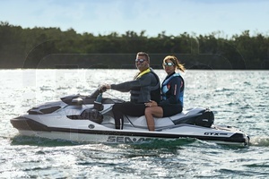 Skútr vodní Sea-Doo GTX LTD 3-up 300hp iDF Audio perleťová
