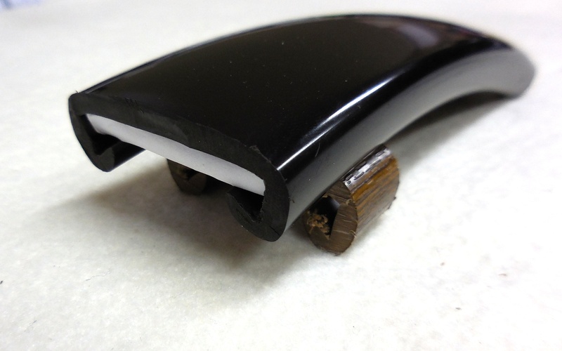 Madlo ohebné na zabradlí černé