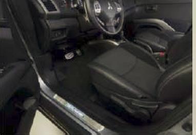 Mitsubishi Colt svítící prahy